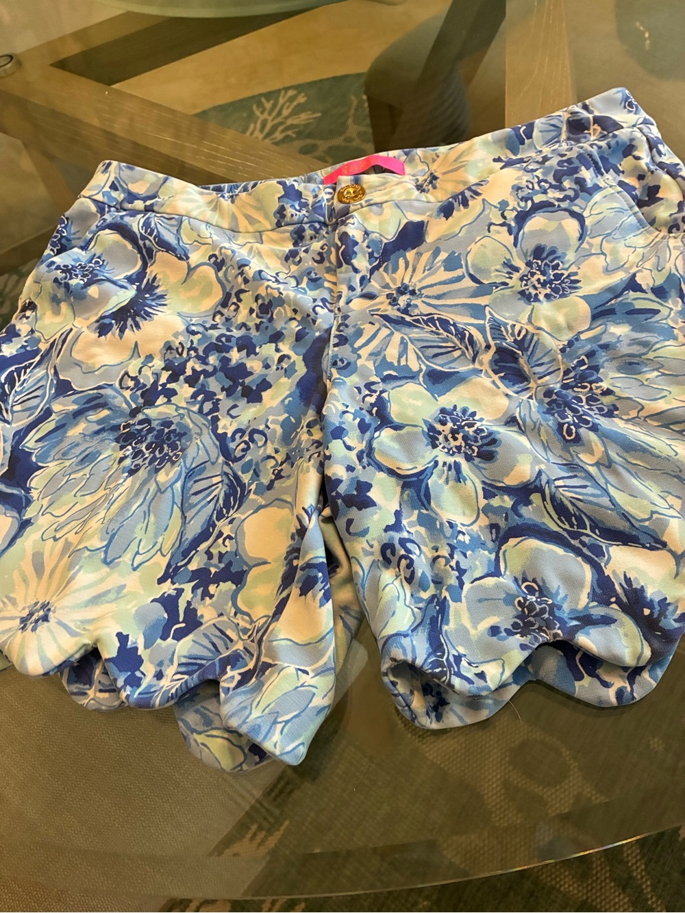 Blue Floral Scallop Hem Women's Shorts by Lilly Pulitzer. Size 10